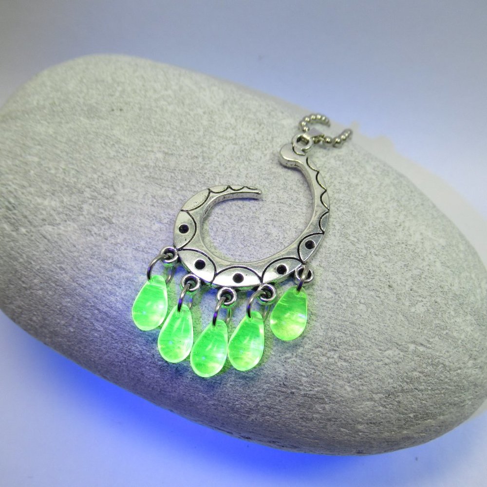 Hook pendant with Uranium glass beads